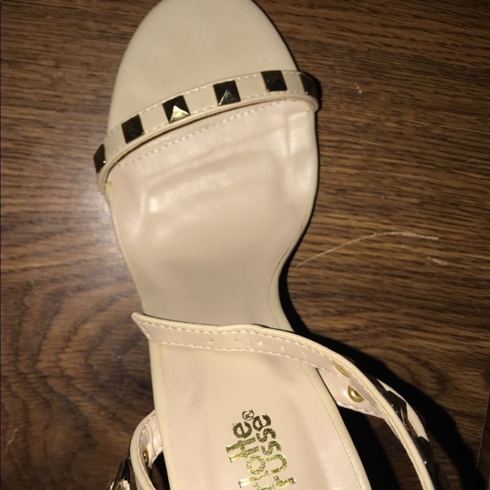 Heels - Picture 2 of 4